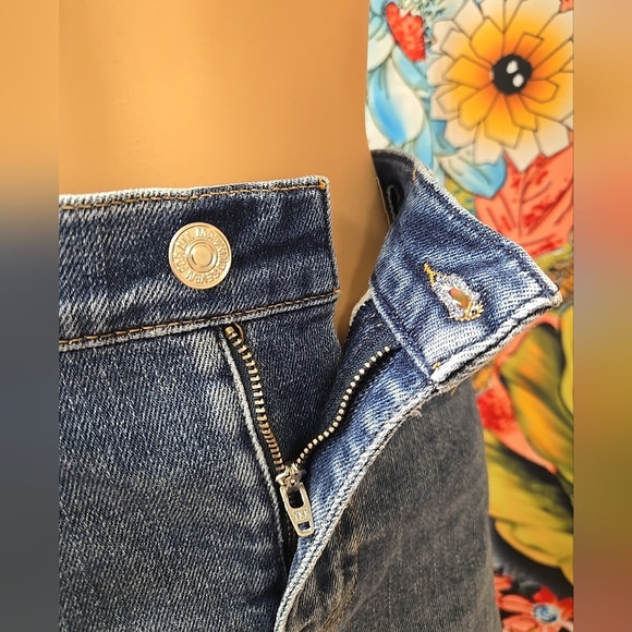 7 For All Mankind Size 24 Or 25 Whiskered Midi Blue Denim Skirt With Side Slits - Picture 13 of 14